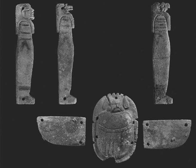 Set di amuleti funerari da MIDAN. 05