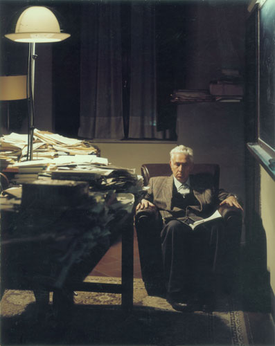Ennio De Giorgi nel suo studio