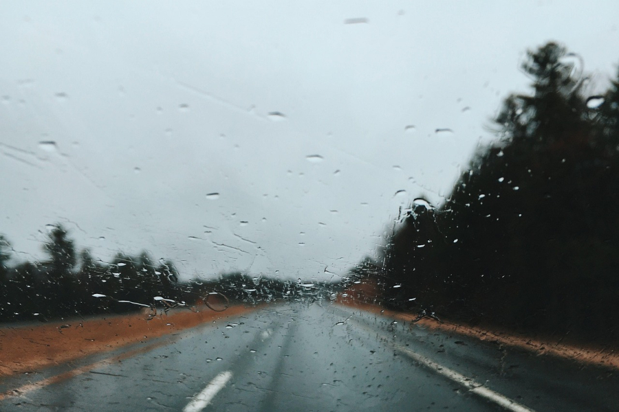 driving-2606785_1280